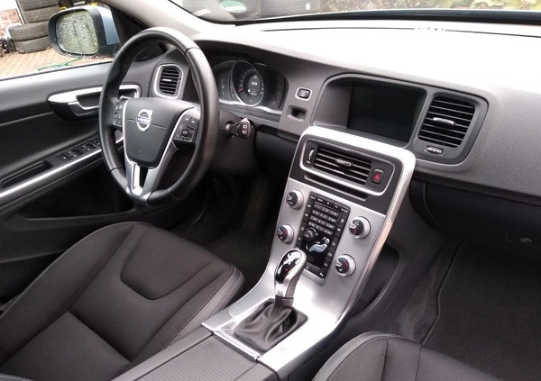 Volvo V60 cena 51900 przebieg: 190000, rok produkcji 2017 z Żelechów małe 67